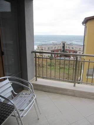 Гостевой дом Neli Sea Villa Созополь Номер-студио (для 3 взрослых) с балконом и видом на море-8
